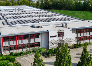 Erwei­te­rung der Solar­an­la­ge für die Eigenproduktion