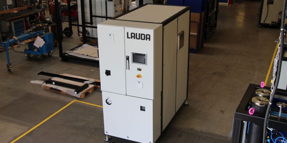 Aufheizen und Abkühlen eines Spezialreaktors, um eine Massen- und Energiebilanzierung über den Wärmeträgerkreis zu erhalten. Bild: Lauda