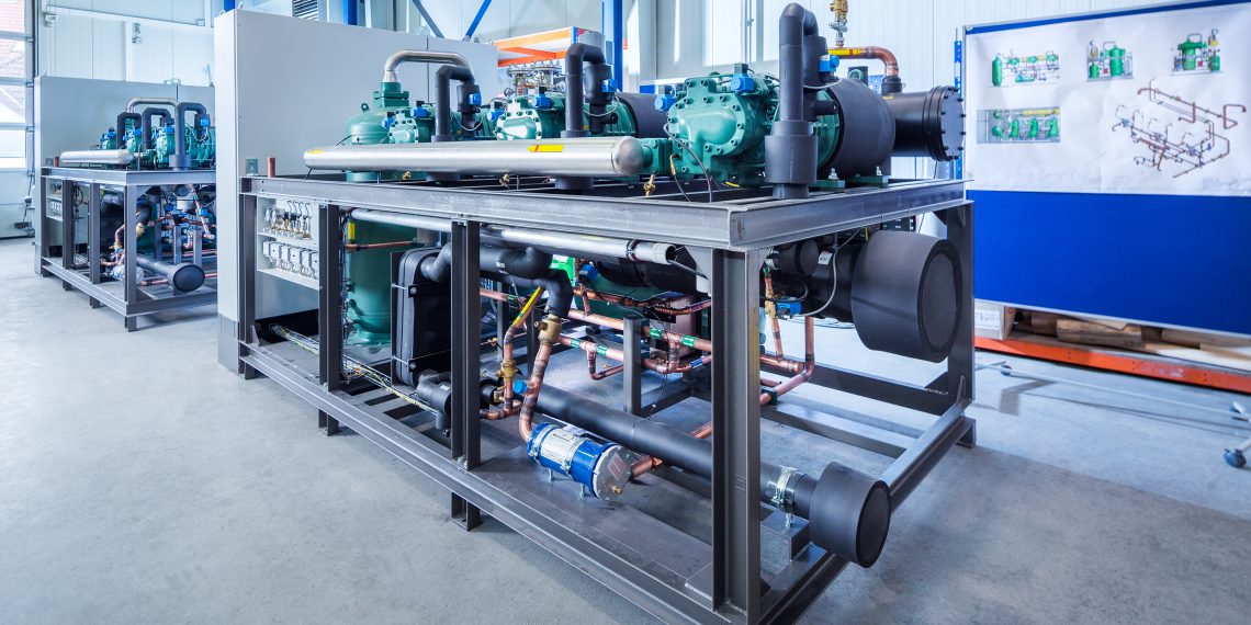 Im Sinne des „Phase down“ gemäß F-Gase-Verordnung müssen Kälteanlagen für den Betrieb mit alternativen HFO-Kältemitteln wie R1234yf, R1234ze und R513 A entwickelt werden. Bild: L&R Kältetechnik