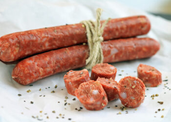 Authen­ti­sche pflanz­li­che Rohwurstspezialitäten