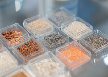 Grat­freie Ver­ede­lung von Mikroteilen