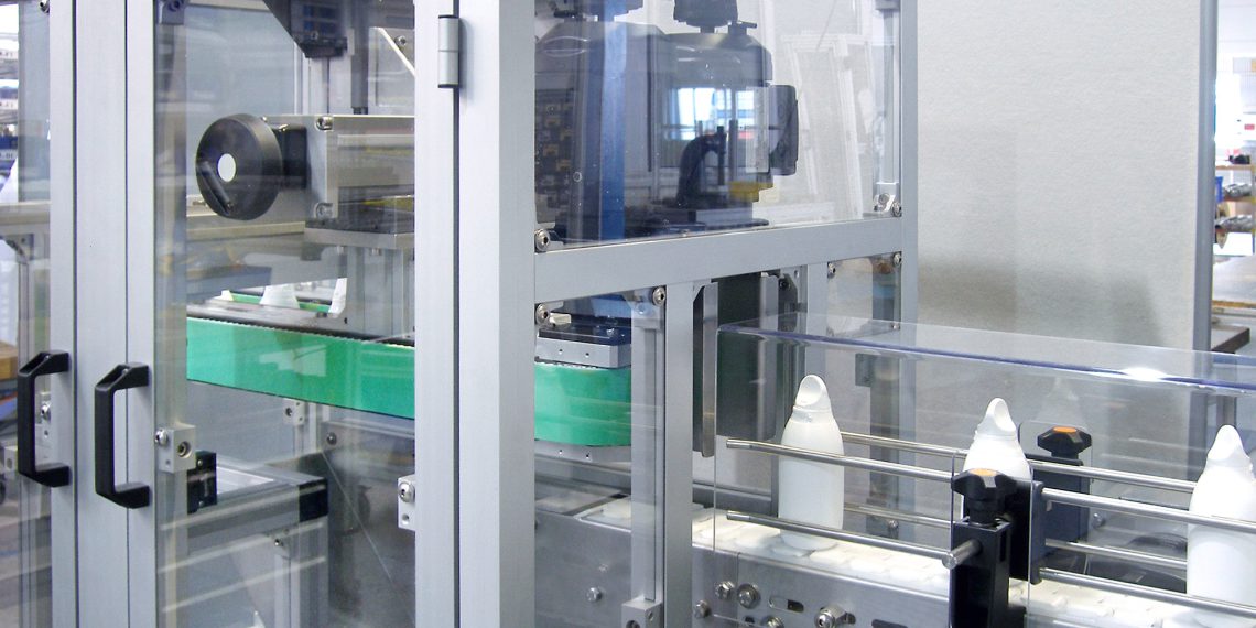 Maschinen-Umhausung aus mk Reinraumprofilen. Bild: Maschinenbau Kitz