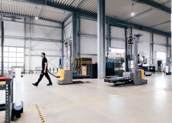 Ortungs­soft­ware für die digi­tal ver­net­ze Fertigung