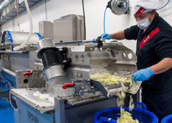 Cate­ring-Kon­zept und Ver­ar­bei­tungs­zen­trum zur Her­stel­lung tau­sen­der Mahlzeiten