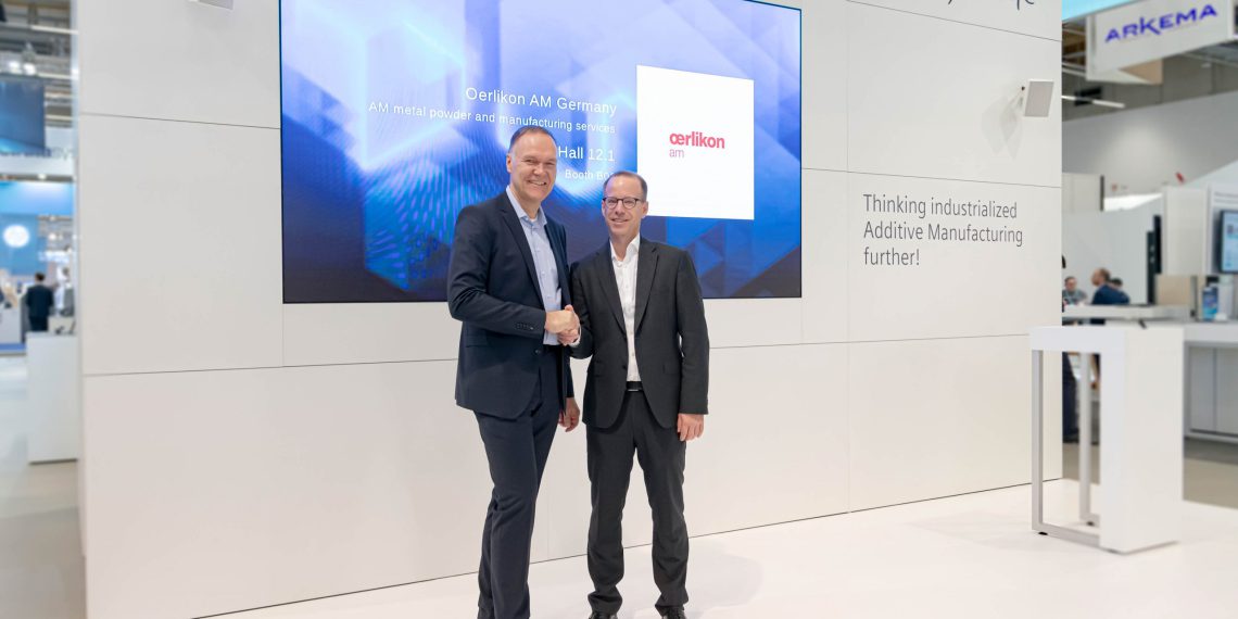 Von links nach rechts: Dr. Sven Hicken, Oerlikon, Head of Additive Manufacturing Business Unit & Dr. Karsten Heuser, Siemens, Vice President for Additive Manufacturing. (Bild: Oerlikon, Siemens)