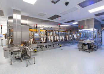 Speziell für kleinere bis mittlere Batches sowie für hochpotente Arzneimittel wurde der Optima Multiuse Filler konzipiert. Für höchste Flexibilität verfügt die modulare Maschinenplattform unter anderem über Robotertechnologie.