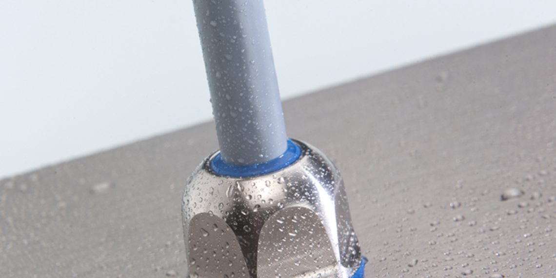 Die Druckschraube der blueglobe Clean Plus wird „auf Block“ geschraubt, sodass der Gewindegang komplett abgedeckt wird und sich keine Schmutzpartikel - also auch keine Bakterien - ablagern können. Dadurch sind die EHEDG Guidelines erfüllt. Bild: Pflitsch