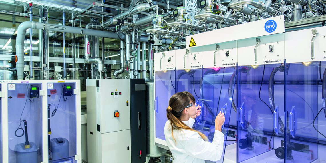 Der wohl weltweit modernste Mehrmedienprüfstand ermöglicht realitätsnahe Prozesssimulationen (Bild: Bürkert Fluid Control Systems)