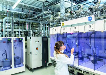 Der wohl weltweit modernste Mehrmedienprüfstand ermöglicht realitätsnahe Prozesssimulationen (Bild: Bürkert Fluid Control Systems)