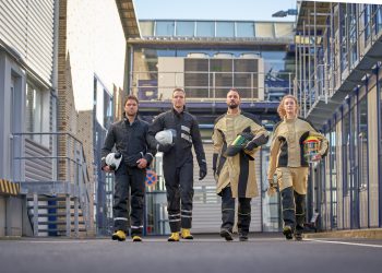 Persönliche Schutzausrüstung - Zuverlässiger Schutz vor Störlichtbögen und Hochdruckwasserstrahlen. (Bild: Dehn)