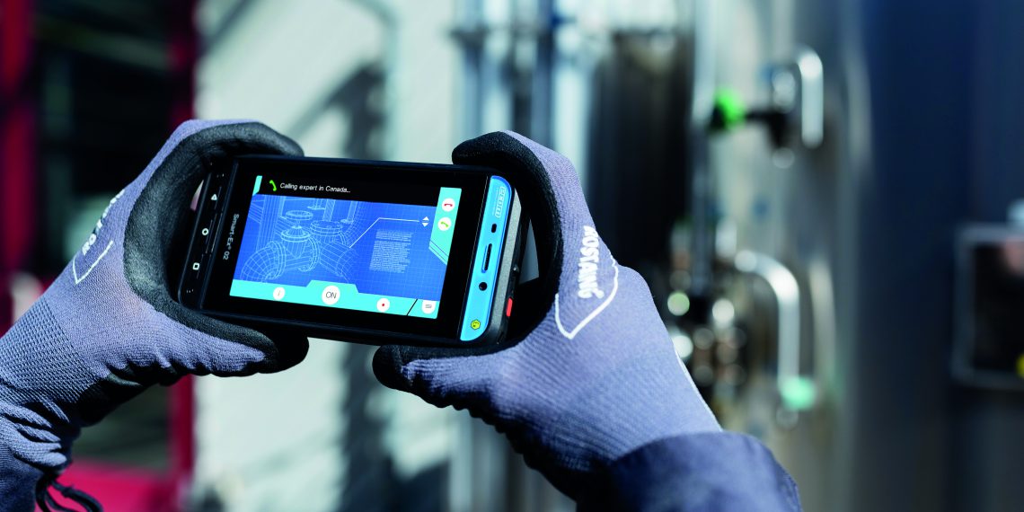 Neu von ecom: das explosionsgeschützte 4G/LTE-Android-Smartphone Smart-Ex 02. (Bild: Pepperl+Fuchs)