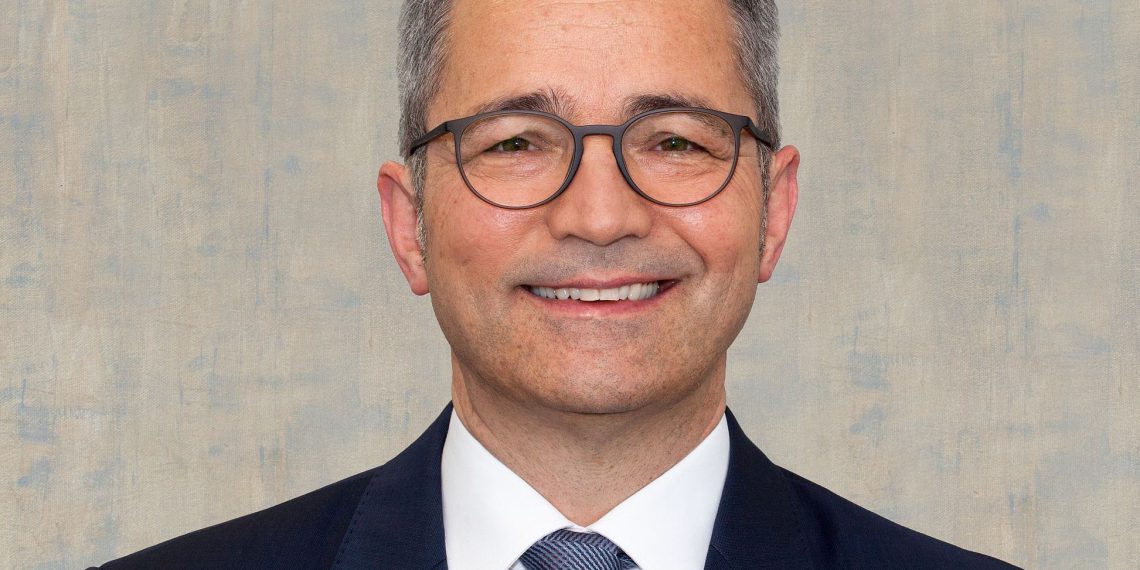 „Bei den betriebsnahen Services arbeiten wir flexibel mit unseren Kunden zusammen und unterstützen diese sowohl in den instandhaltungsnahen Projekten als auch bei Investitionsprojekten, von denen ja auch viele eher Erweiterungen und Optimierungen sind, also klassische Brownfield-Aufgaben.“ Peter Stromberger, Vorstand, Triplan AG, Bad Soden.