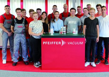Neue Auszubildende, Studierende und Jahrespraktikanten starteten bei Pfeiffer Vacuum in Asslar.