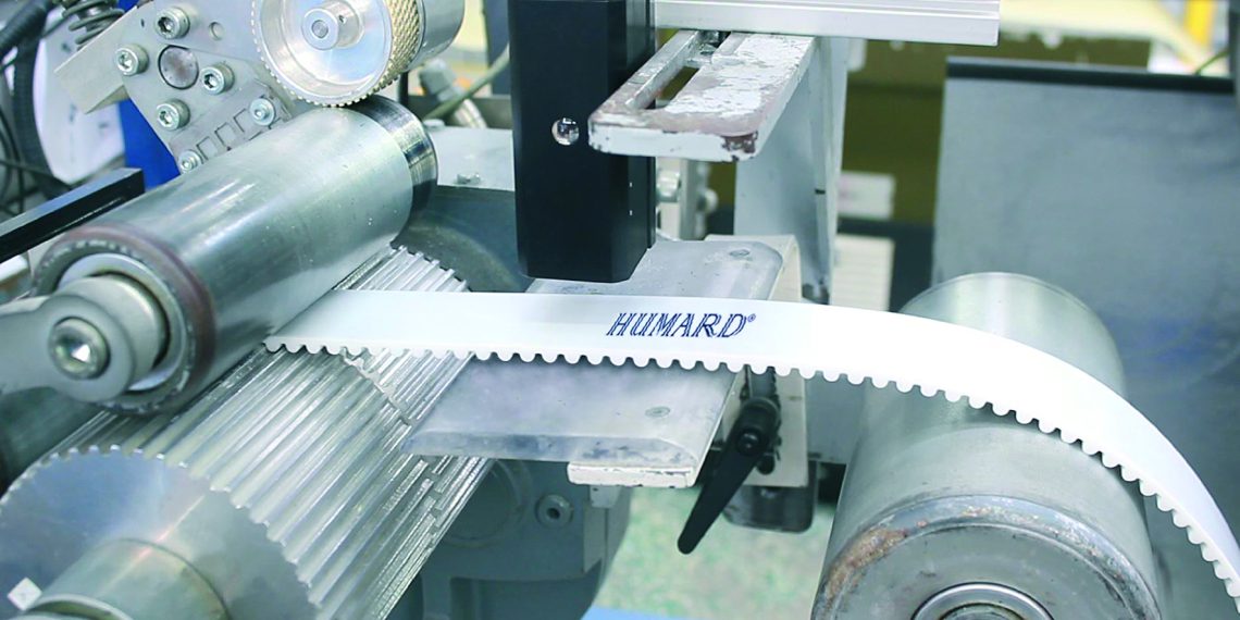 Zahnriemenbeschriftung mit dem Rea Jet SC 2.0 Kleinschrift Tintenstrahldrucker. (Bild: Rea)