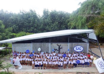Mit dem Bau einer innovativen "Eco-Kantine" zeigt SIG eindrucksvoll, wie Unternehmen und Communities zusammenkommen können, um Abfälle zu wertvollen Ressourcen zu machen. Die neue Eco-Kantine einer Schule in Thailand wurde fast ausschließlich aus gebrauchten Getränkekartons hergestellt.