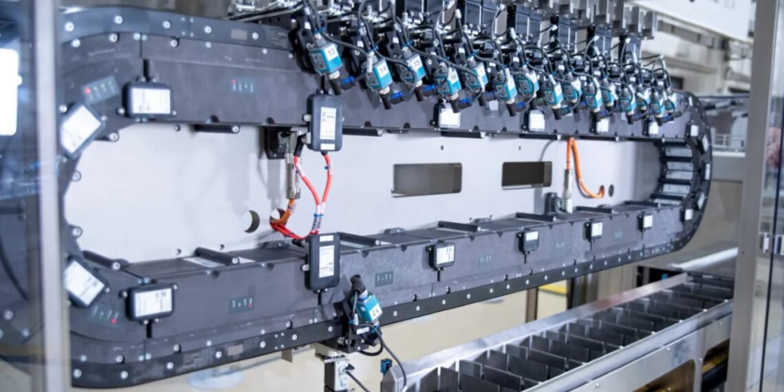 Adap­ti­ve Ver­pa­ckungs­ma­schi­nen mit IO-Link Wireless-Lösungen