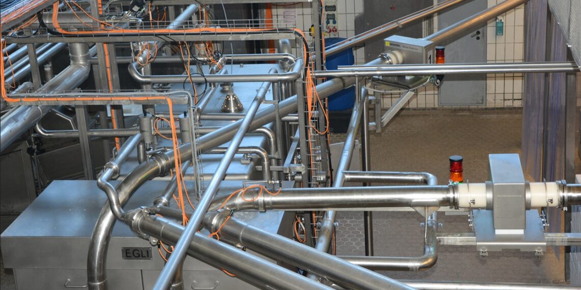 Pro­dukt­si­cher­heit in der Milch­in­dus­trie mit­tels Metalldetektion