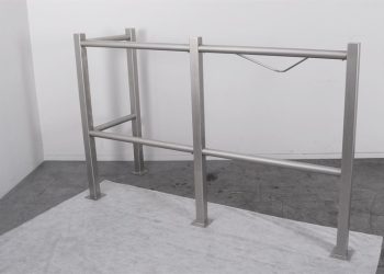 Sichere Personenführung mit dem neuen Höcker-Geländersystem