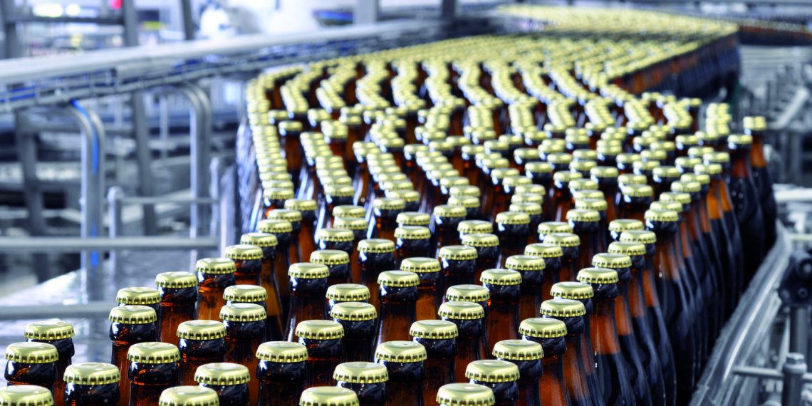 Die Dichtungen von Trelleborg Sealing Solutions sorgen dafür, dass das Bier auf sichere und hygienische Weise in Flaschen, Dosen oder Fässer gelangt. Bild: Trelleborg
