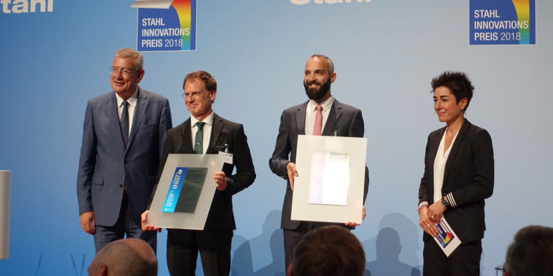 V.l.n.r.: Arndt G. Kirchhoff (Schirmherr der Veranstaltung), Gerhard Backes (Lehrstuhl DAP der RWTH Aachen), Thomas Schopphoven (Fraunhofer ILT) und Moderatorin Dunja Hayali. (Bild: Fraunhofer ILT, Aachen)