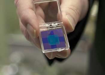 Im Projekt werden Nanomembranen hergestellt, die über den bisherigen Labormaßstab hinausgehen. Um die Membranen zu nutzen, werden eigene Prototyp-Anlagen entwickelt. (Bild: Universität Bielefeld)