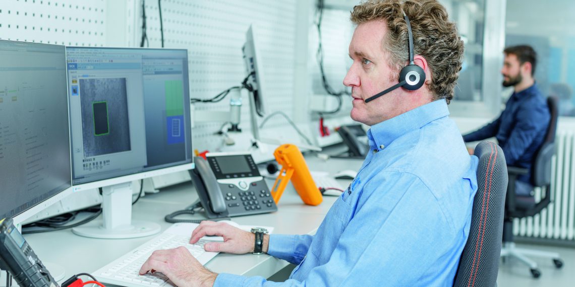 Mit dem Sick Remote Service steht Anlagenbetreibern analysen- und prozessmesstechnischer Sensoren und Messsysteme von Sick bei der Inbetriebnahme sowie im laufenden Betrieb über eine sichere Internetverbindung ein schneller, anlagenspezifischer Support durch Servicespezialisten von Sick zur Verfügung.