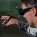 Virtual Reality wird bei Optima nicht nur bei der Planung von Abfüll- und Verpackungsanlagen eingesetzt. Auch Auszubildende und Studierende werden früh mit den neuen Technologien vertraut gemacht. Für Maßnahmen wie diese wurde der Maschinenbauer nun ausgezeichnet. Bild: Optima