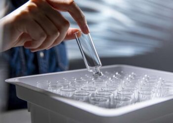 Vor­ste­ri­li­sier­te groß­vo­lu­mi­ge Kar­pu­len für trag­ba­re Injektoren