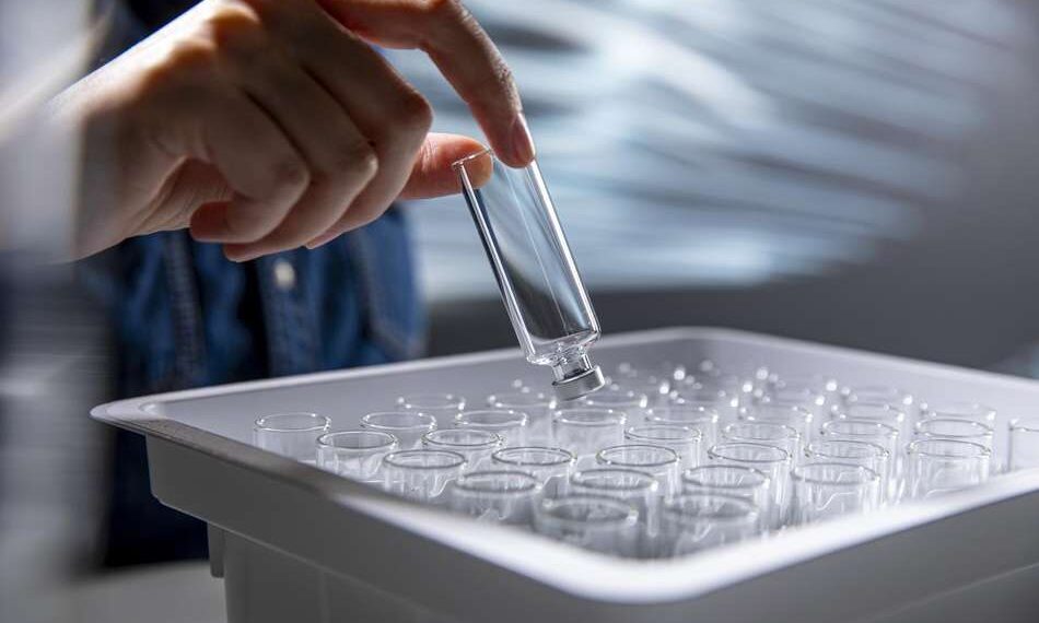 Vor­ste­ri­li­sier­te groß­vo­lu­mi­ge Kar­pu­len für trag­ba­re Injektoren