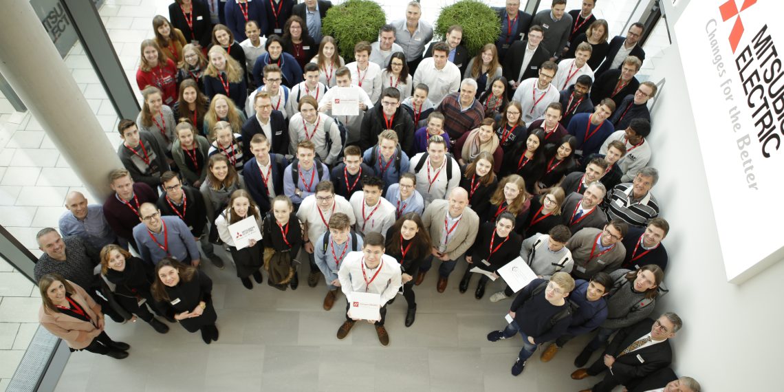 Alle Teilnehmer des changes.Awards 2019 trafen sich in der neuen deutschen Firmenzentrale von Mitsubishi Electric in Ratingen. Bild: Mitsubishi Electric