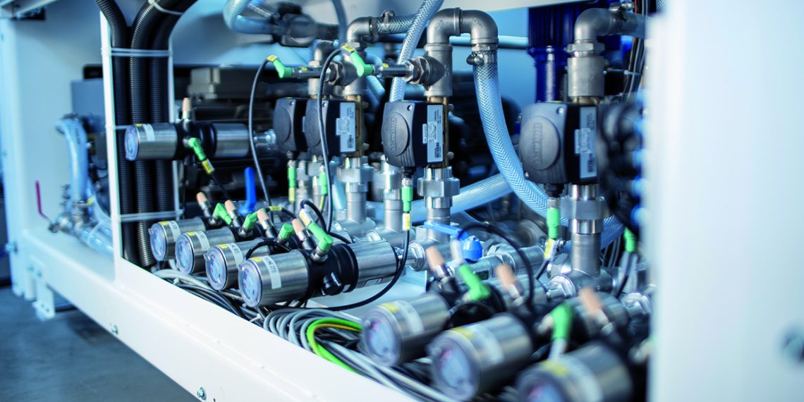Modulare Plattform für individuelle Lösungen in Metall- und Kunststoffbearbeitung: Prozesstemperaturen zuverlässig regeln. Bild: Bürkert Fluid Control Systems