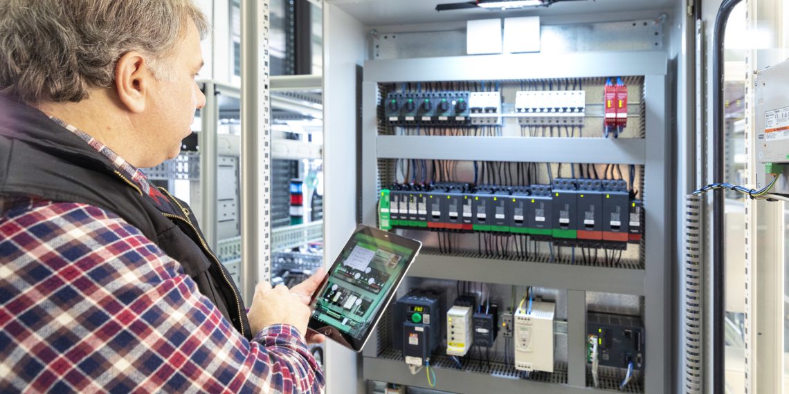 Beispiellose Effizienz für Maschinen durch leicht zu integrierende IIoT-Funktionalität Schneider Electric