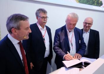 Schnei­der Electric nun am EUREF-Cam­pus Düsseldorf