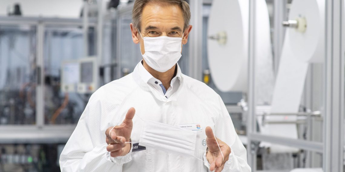 Bosch hat jetzt mit der vollautomatisierten Produktion von Atemschutzmasken begonnen. Bild: Bosch