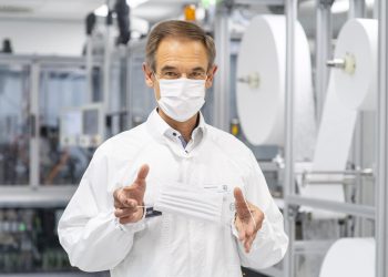 Bosch hat jetzt mit der vollautomatisierten Produktion von Atemschutzmasken begonnen. Bild: Bosch