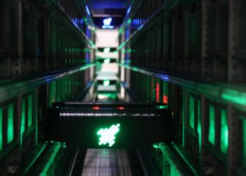 Auto­ma­ti­sier­tes Logistikzentrum