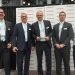 Geschäftsführer Jens Groninger (Mitte) nimmt mit Heiner Dornburg (2.v.l.) und Kollegen den Biotech Innovation Award der INTERPHEX entgegen.