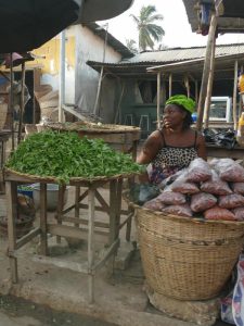 Nachhaltige Lebensmittelverpackungen für Westafrika