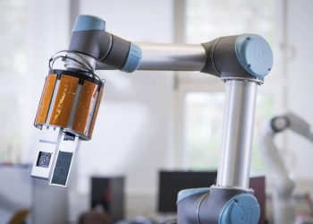 Robotergreifarm mit taktilen Näherungssensoren: Die multimodale Sensorik verbesserte die Kooperation zwischen Mensch und Roboter – und macht sie sicherer.