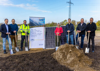 Spa­ten­stich für neu­en Solar­park in Ingelheim