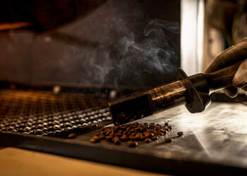 Dicht­heits­prü­fung von Kaf­fee-Ver­pa­ckun­gen mit Lecksuch-Geräten