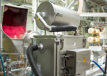 Stationärer Nassabscheider (unten) und Reststaubfilter (oben) für die Absaugung von Zuckerstäuben in der Fruchtjoghurtproduktion. Bild: Ruwac